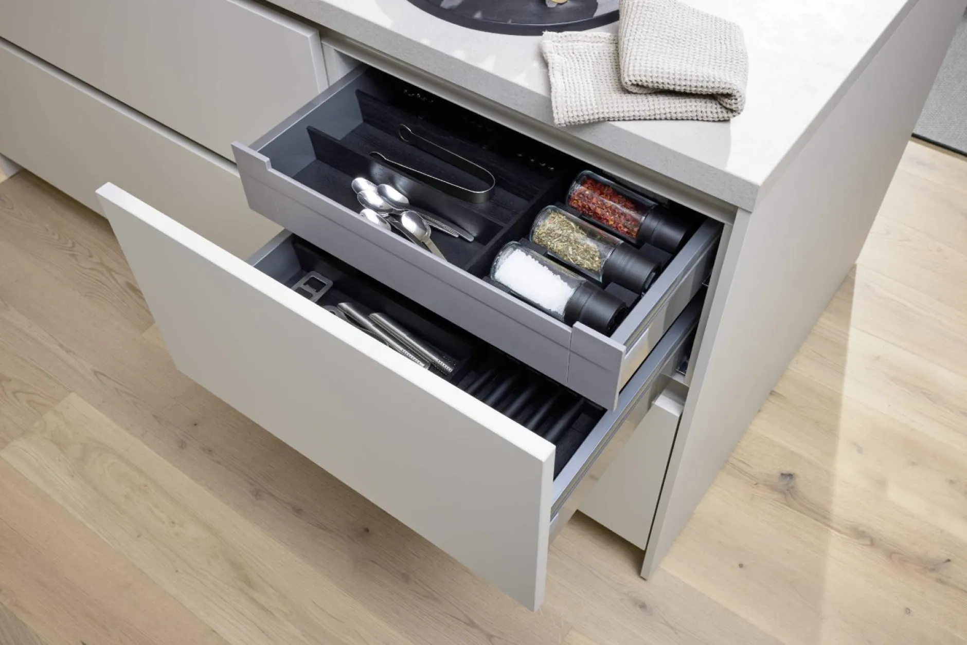 New Einbauküche ESILIA Küchen|Küchen